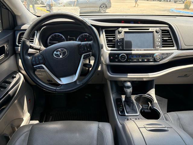Used 2019 Toyota Highlander Limited FWD image 12