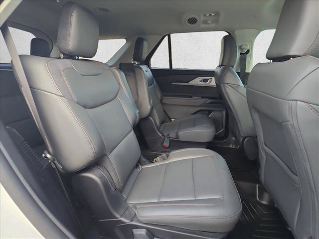Certified 2025 Ford Explorer Active w/ Active Comfort Package RWD image 18