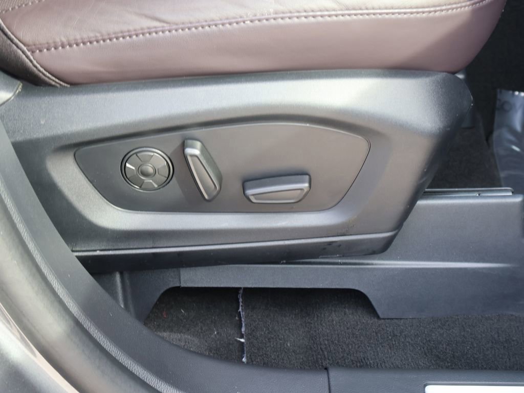 Certified 2025 Ford Explorer Platinum w/ LUX Leather Package image 11