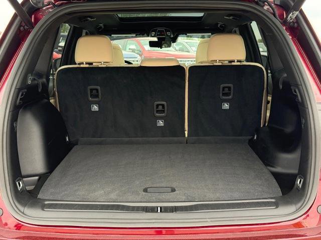 Used 2025 Jeep Grand Cherokee Limited w/ Luxury Tech Group II AWD/4WD image 6