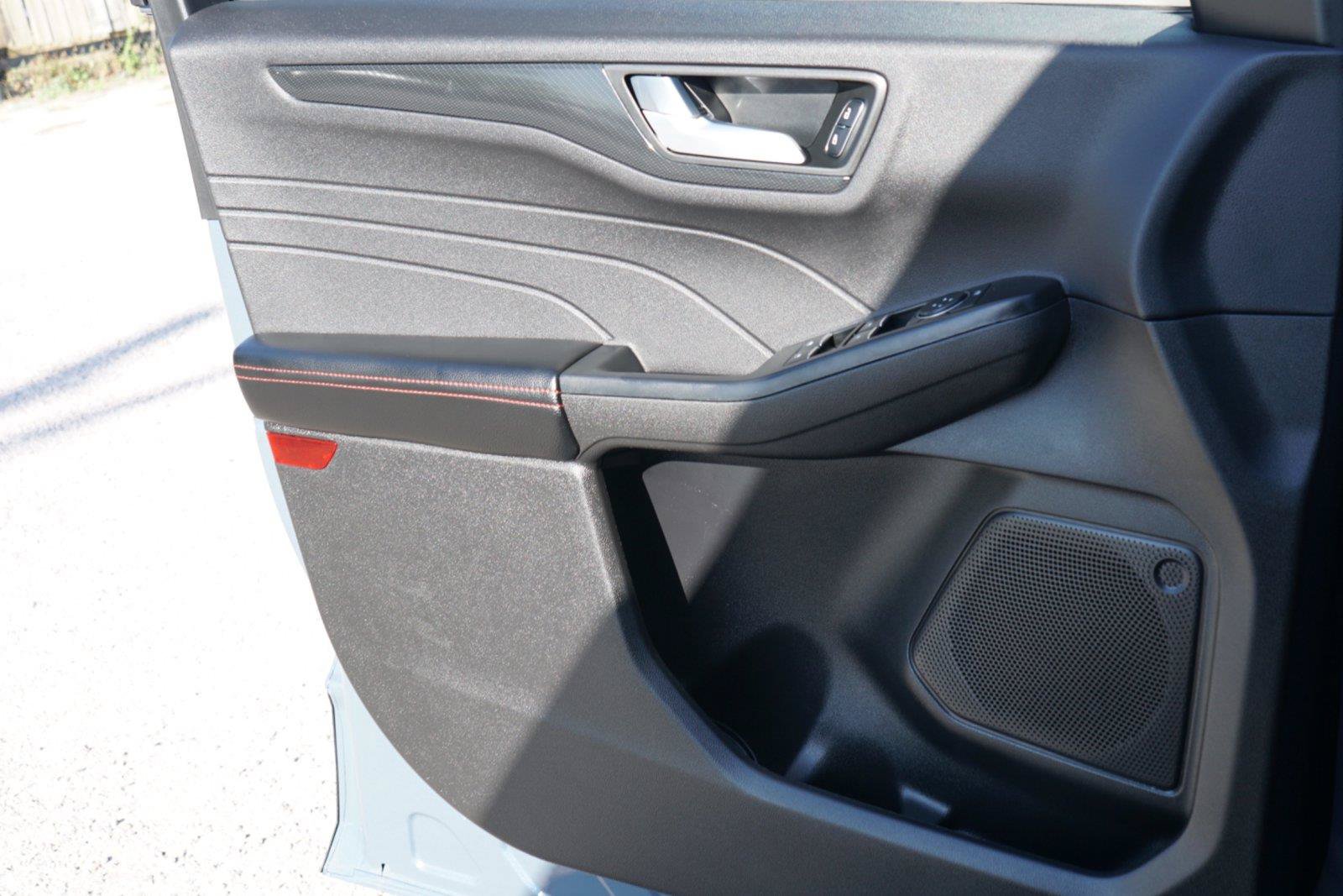 Certified 2025 Ford Escape ST-Line w/ Equipment Group 301A FWD image 19