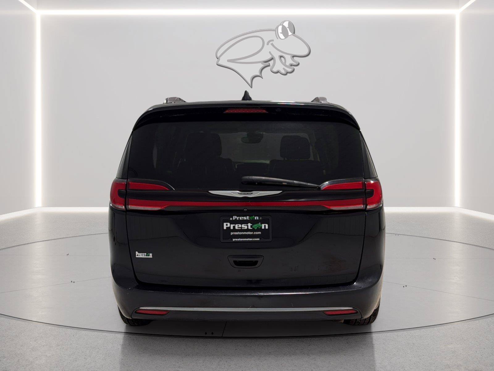 Used 2022 Chrysler Pacifica Touring-L FWD image 4