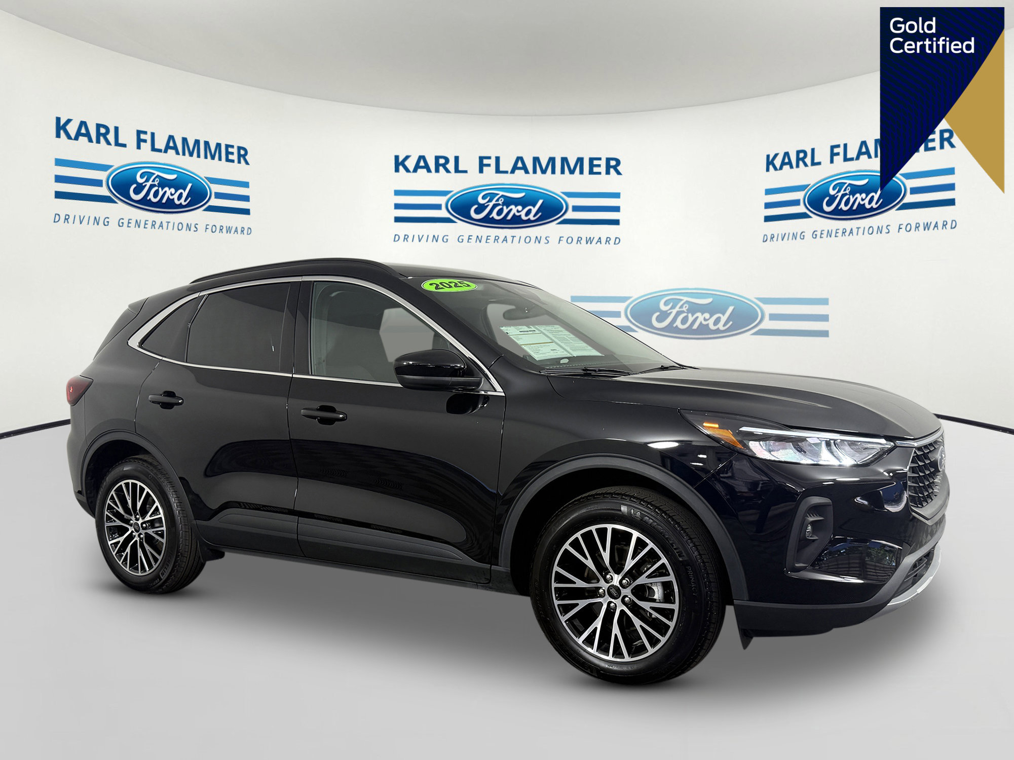 Certified 2025 Ford Escape SE FWD image 1
