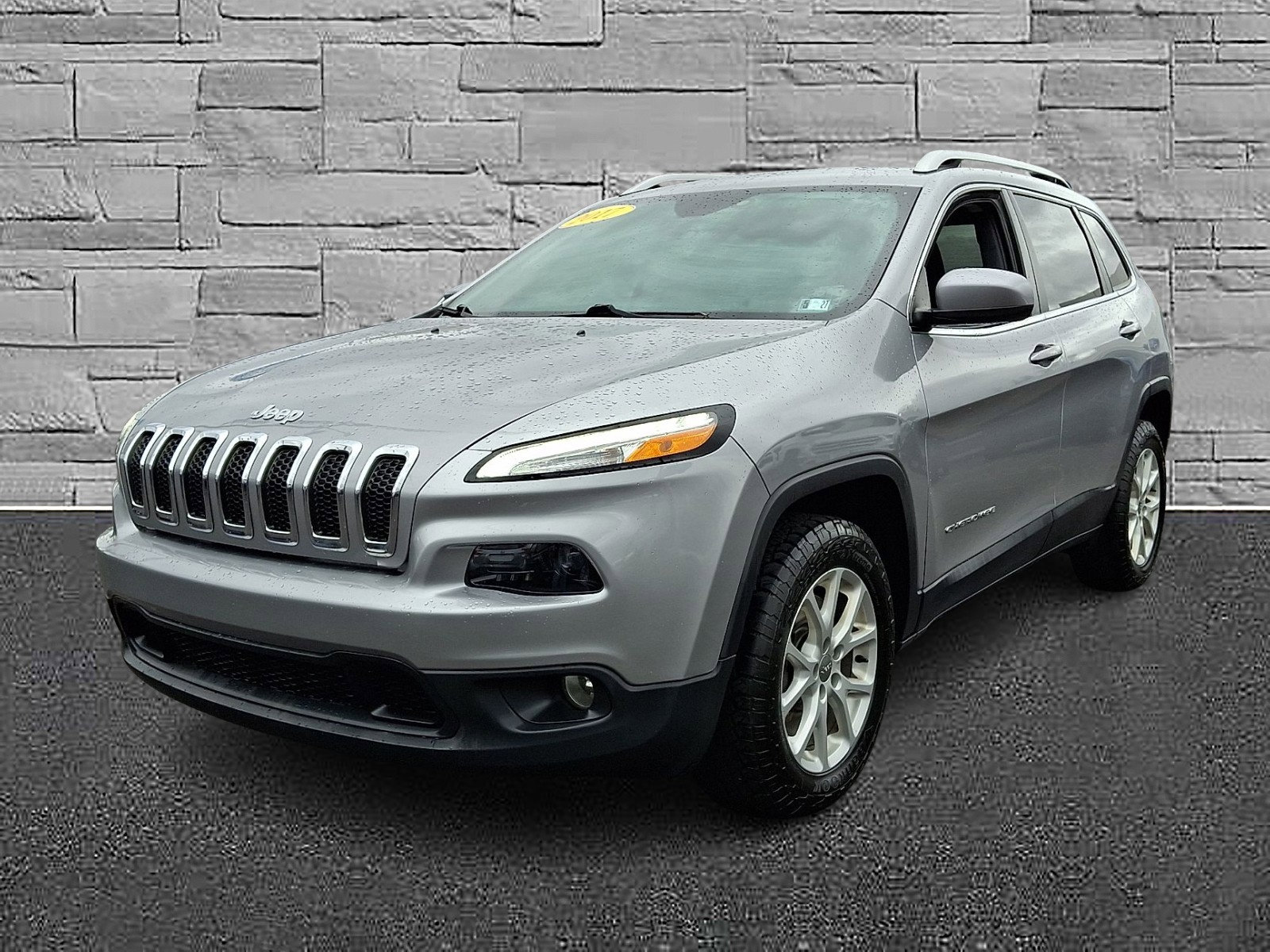 Used 2017 Jeep Cherokee Latitude w/ Cold Weather Group image 4
