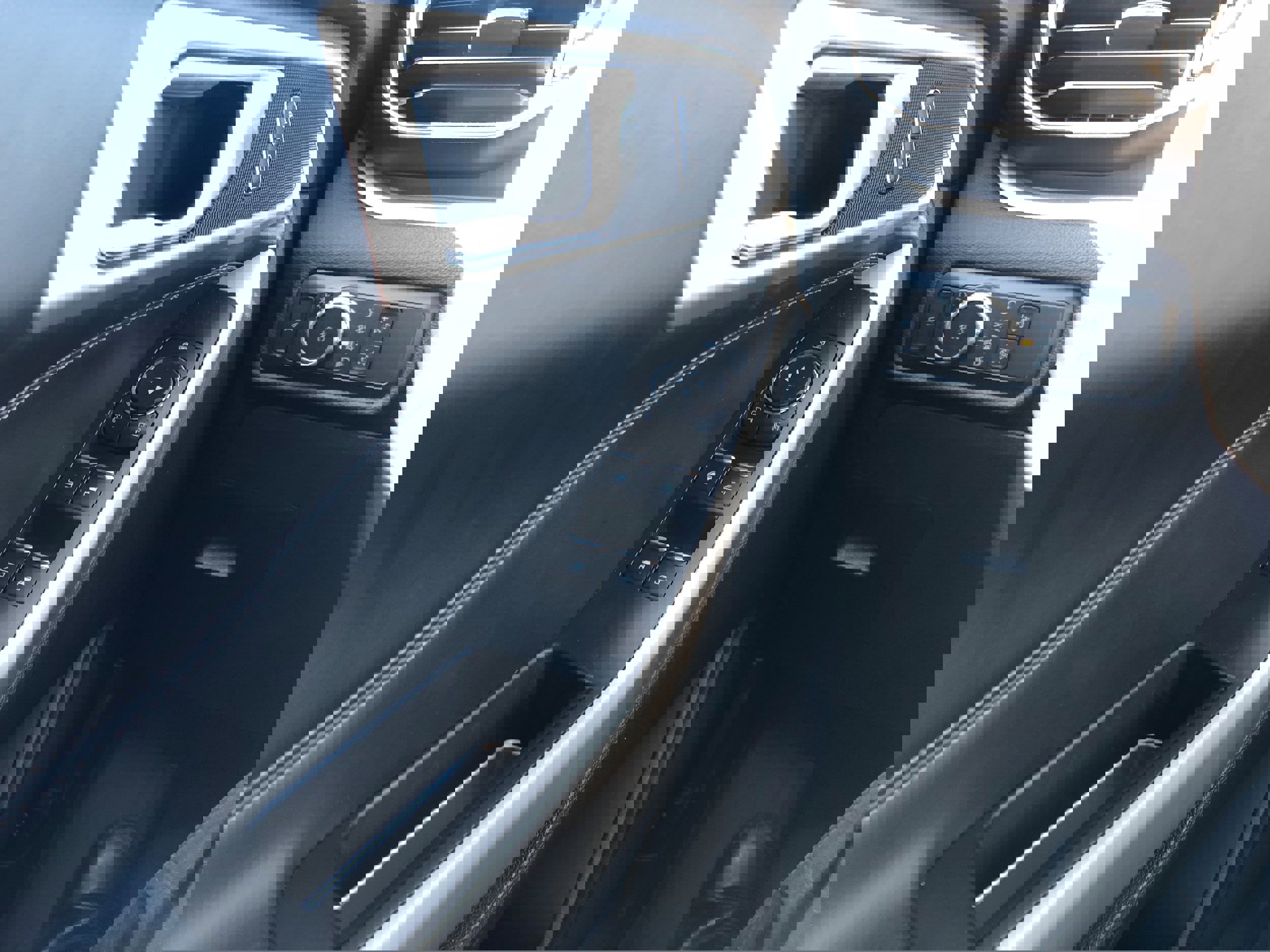 Certified 2022 Ford Explorer XLT w/ Equipment Group 202A image 19