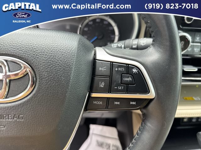 Used 2024 Toyota Highlander XLE AWD/4WD image 24