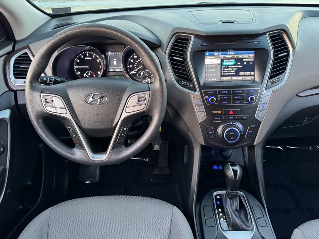 Used 2017 Hyundai Santa Fe SE AWD/4WD image 12