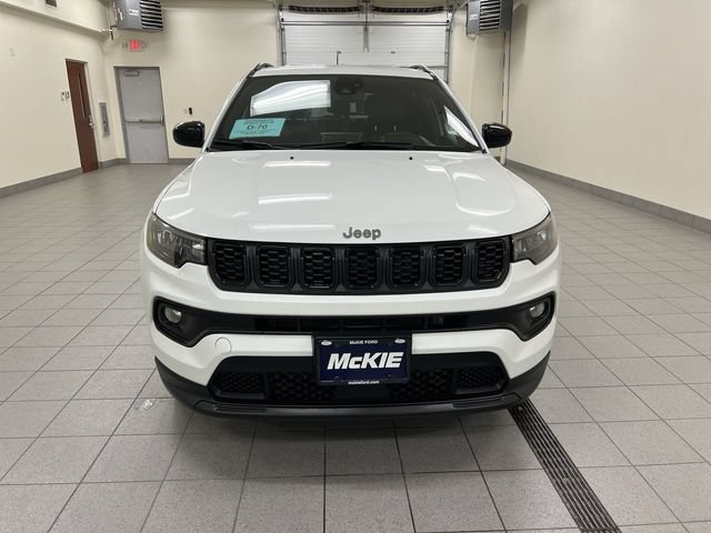 Used 2025 Jeep Compass Latitude AWD/4WD image 3
