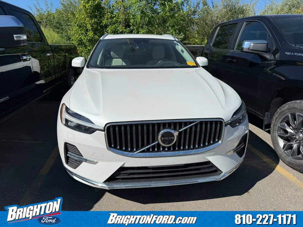 Used 2023 Volvo XC60 B5 Plus AWD/4WD image 2