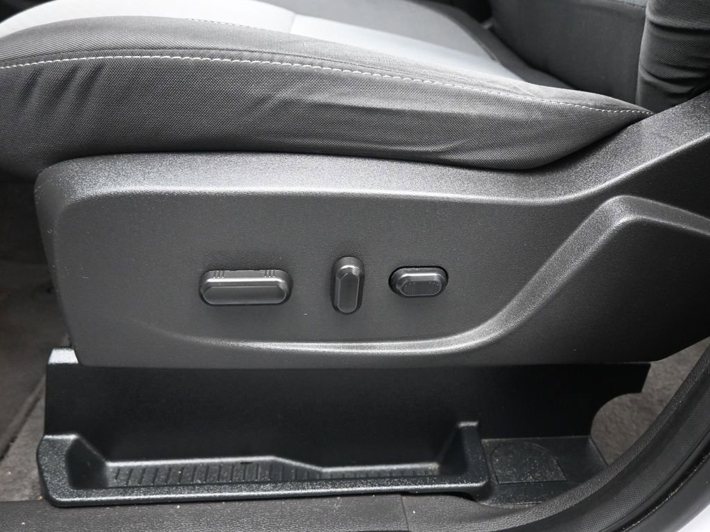 Certified 2018 Ford Escape SE FWD image 11