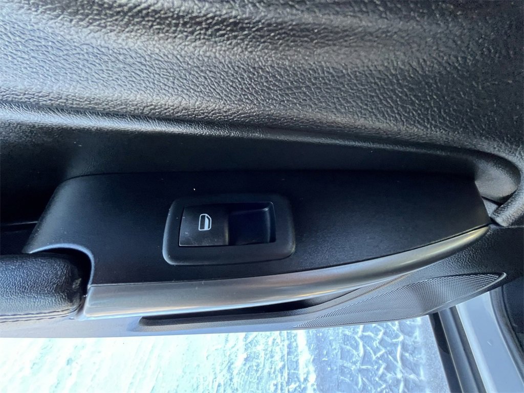 Used 2021 Jeep Cherokee Latitude Lux w/ Comfort/Convenience Group image 25