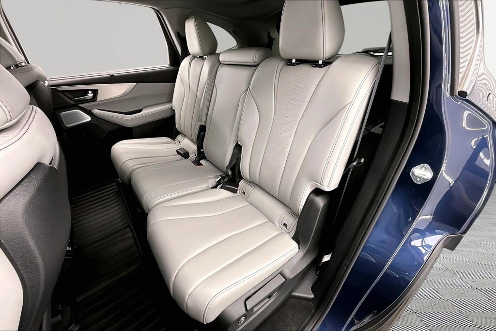 Used 2025 Acura MDX w/ Technology Package FWD image 26