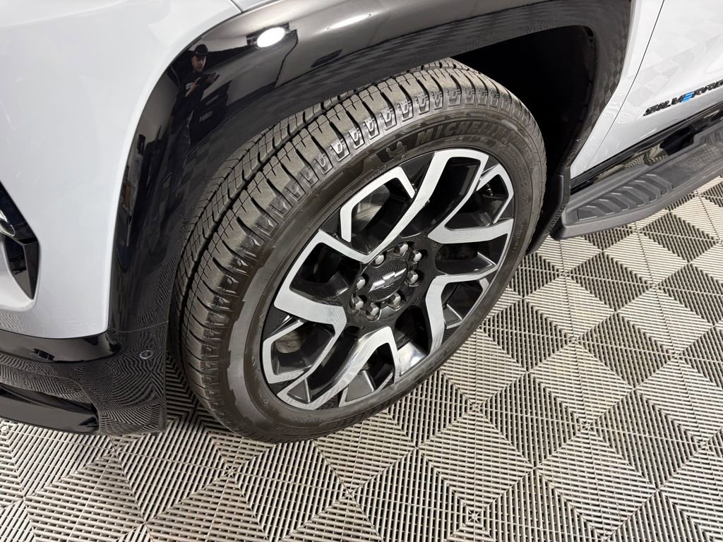 Used 2025 Chevrolet Silverado EV RST image 11