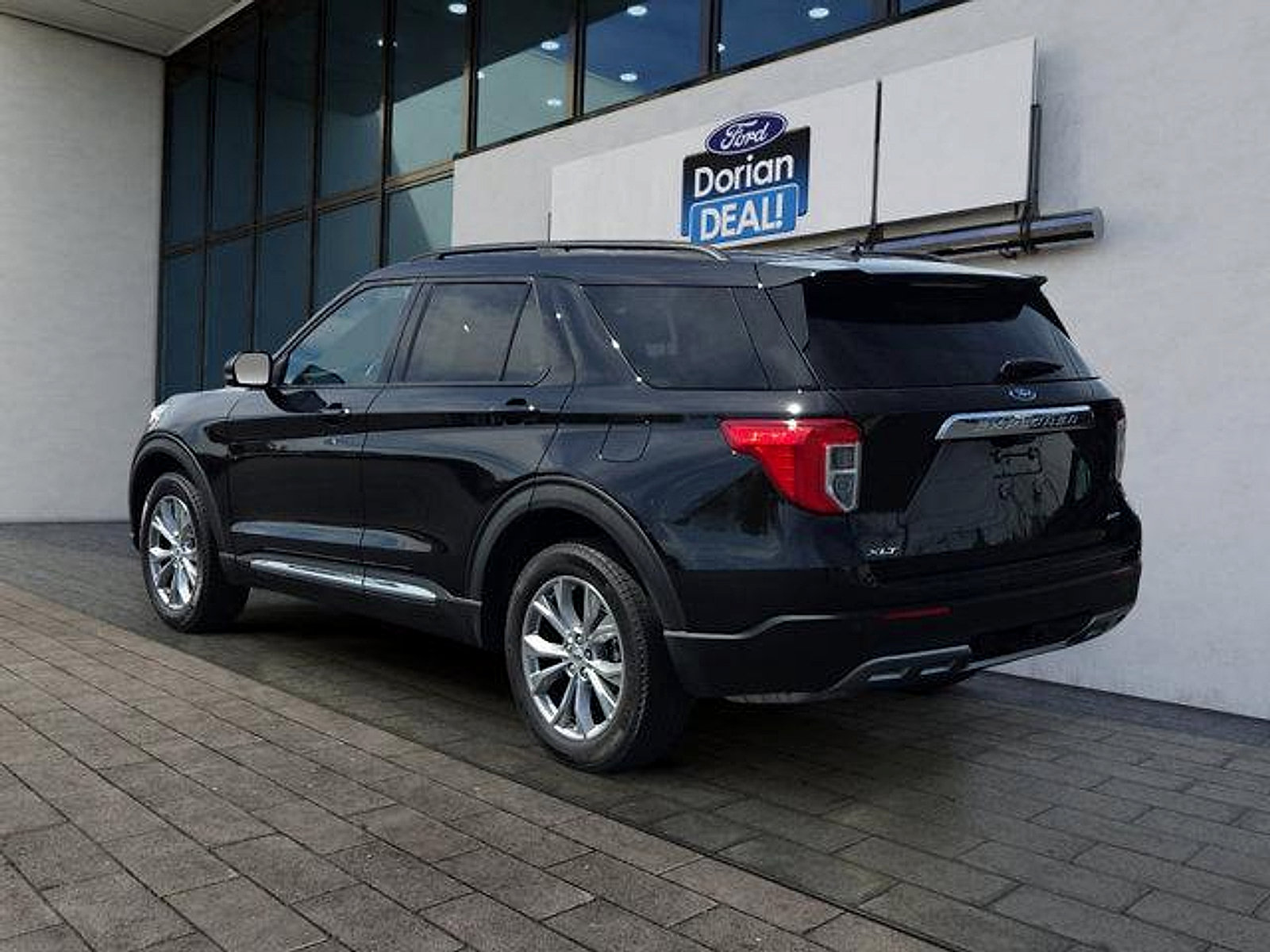 Certified 2023 Ford Explorer XLT w/ Equipment Group 202A AWD/4WD image 5
