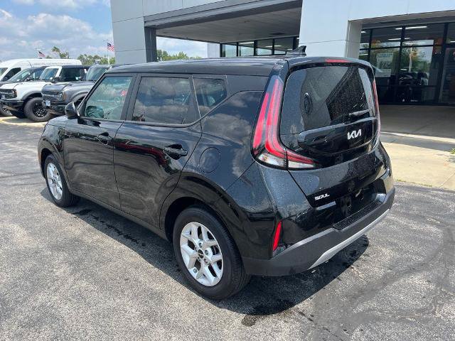 Used 2025 Kia Soul LX w/ LX Technology Package FWD image 4