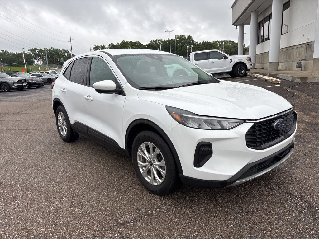 Certified 2023 Ford Escape Active w/ Tech Pack #2 AWD/4WD image 1
