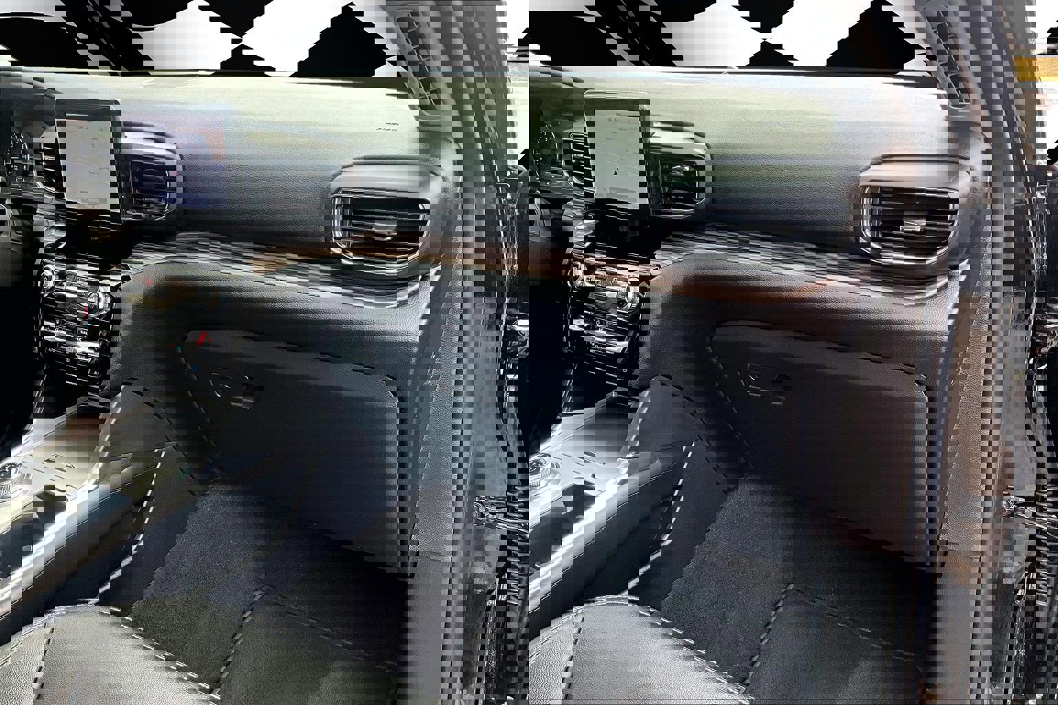 Certified 2022 Ford Explorer Limited w/ Equipment Group 301A image 16