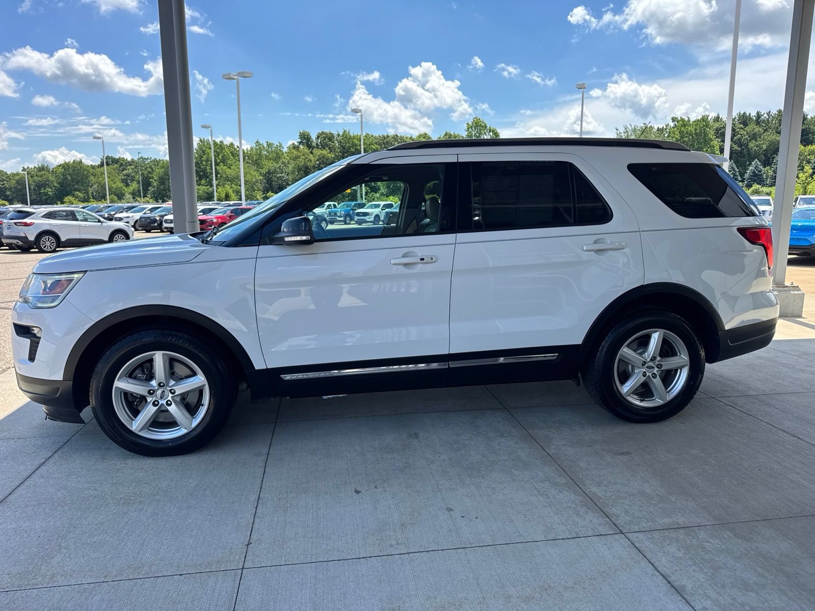 Certified 2018 Ford Explorer XLT w/ Equipment Group 202A FWD image 4