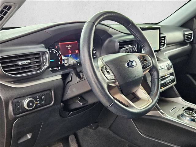 Certified 2022 Ford Explorer XLT w/ Equipment Group 202A image 9