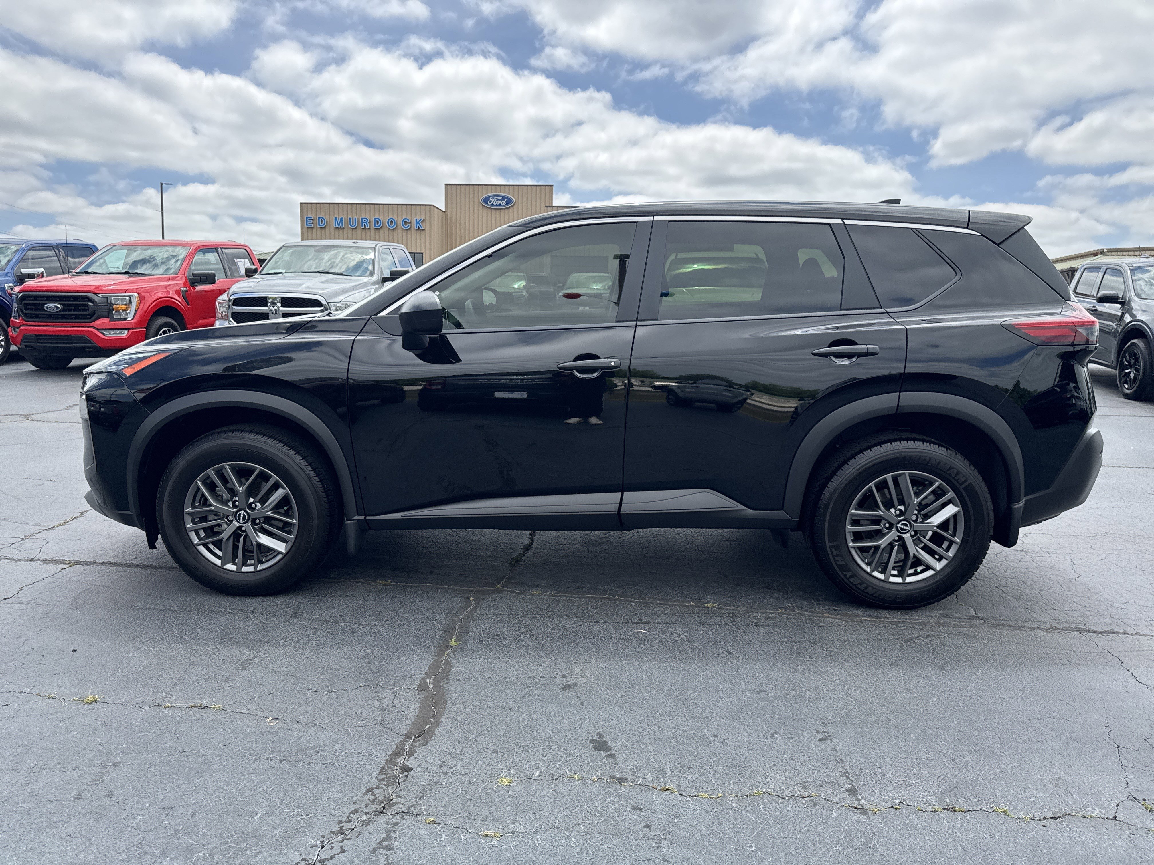 Used 2023 Nissan Rogue S FWD image 8