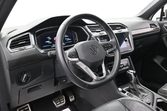 Used 2023 Volkswagen Tiguan SEL R-Line AWD/4WD image 15