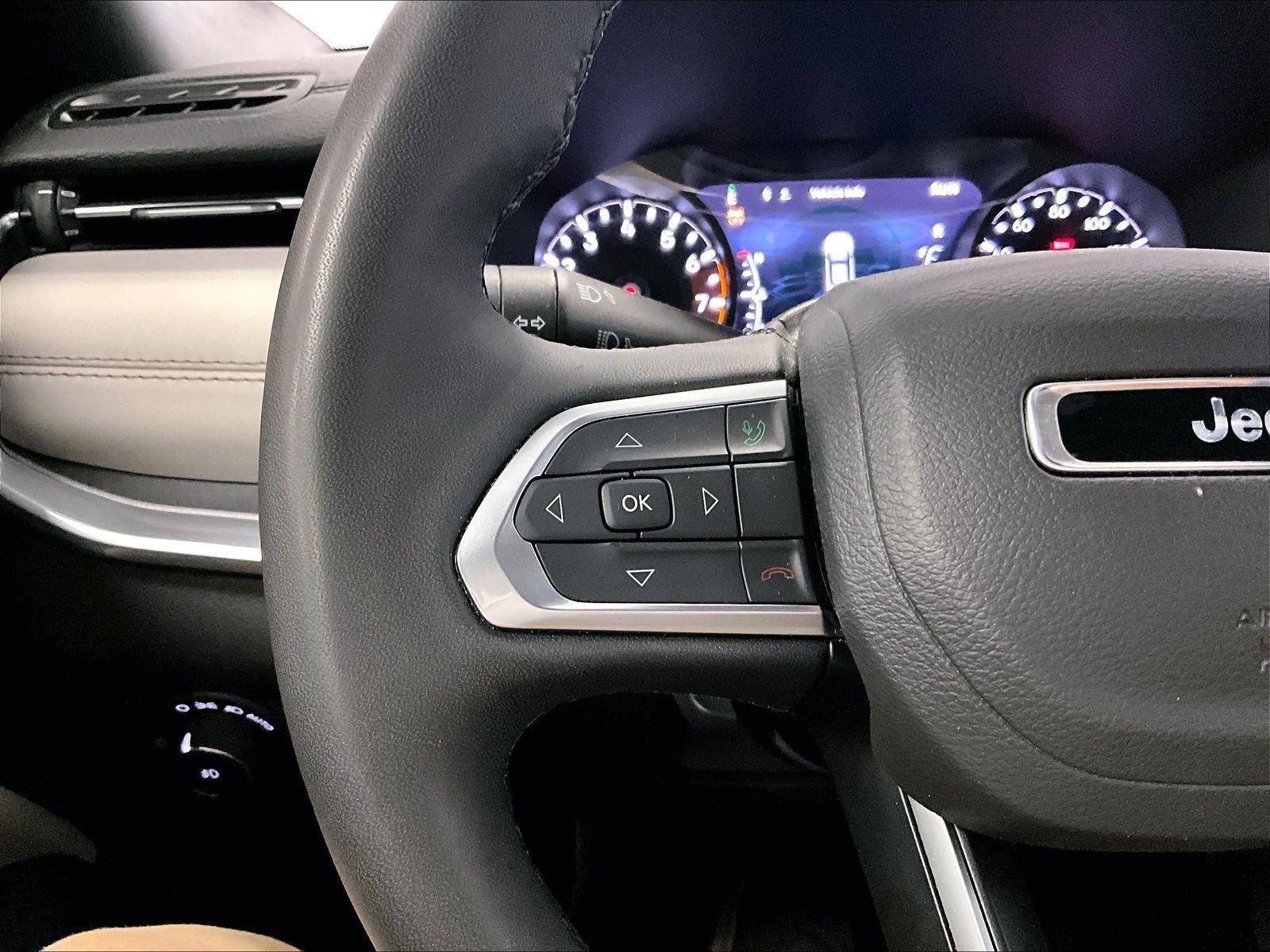 Used 2025 Jeep Compass Limited AWD/4WD image 17