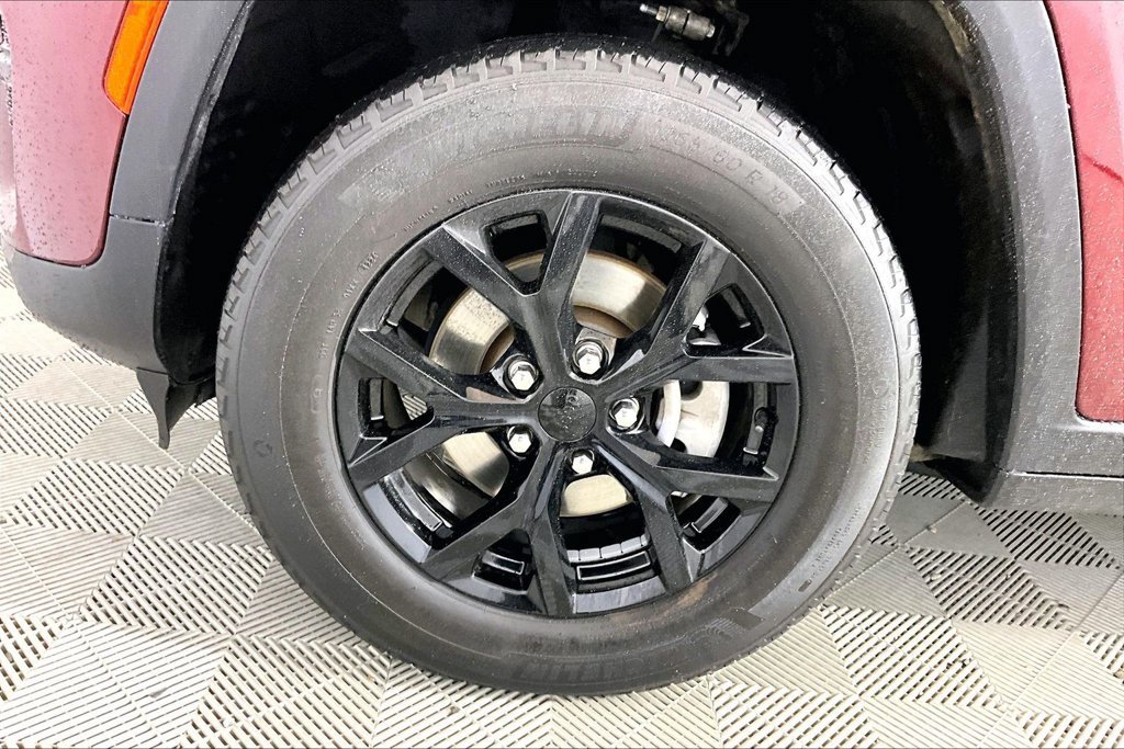 Used 2025 Jeep Grand Cherokee Altitude AWD/4WD image 7