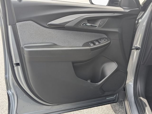 Used 2023 Chevrolet TrailBlazer LT FWD image 9