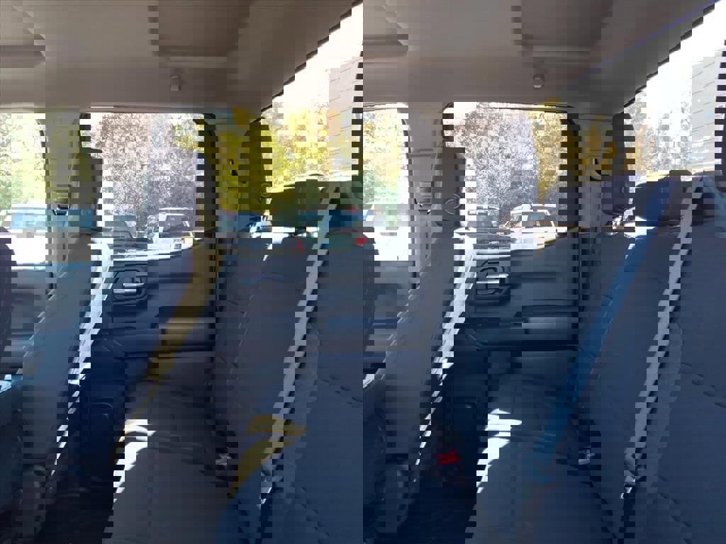 Used 2025 Chevrolet Silverado 1500 Custom image 10