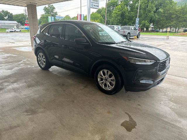 Certified 2023 Ford Escape Active w/ Tech Pack #1 FWD image 3