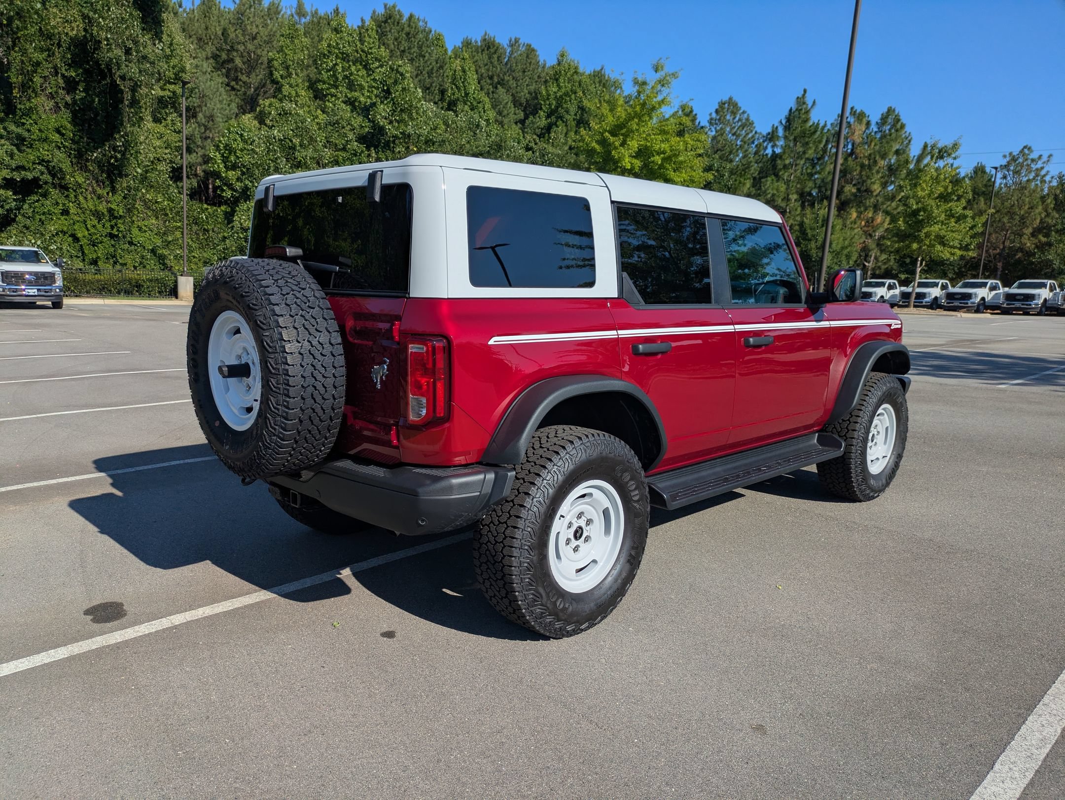 Certified 2025 Ford Bronco Heritage Edition AWD/4WD image 4