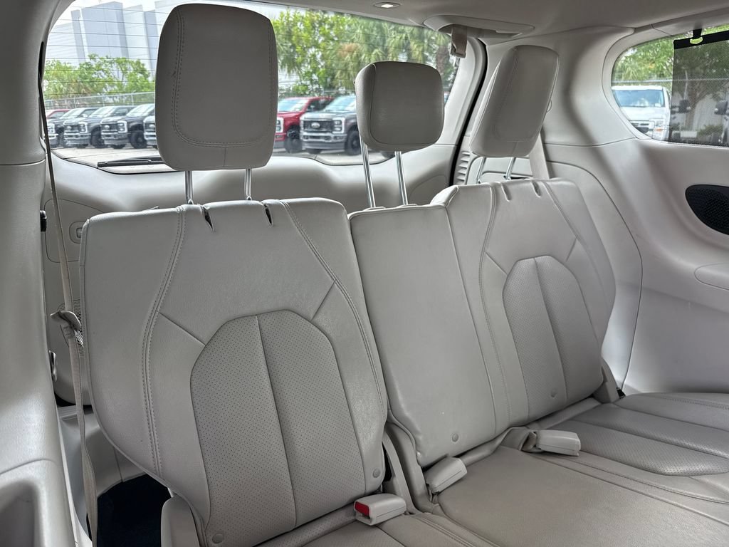 Used 2021 Chrysler Pacifica Touring-L FWD image 27