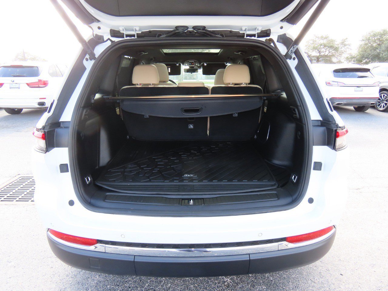 Used 2022 Jeep Grand Cherokee Limited 4xe w/ Luxury Tech Group II image 12