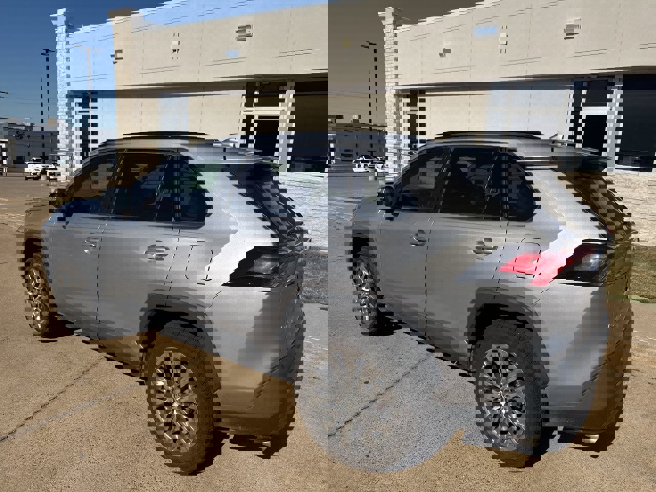 Used 2021 Toyota RAV4 XLE Premium image 6