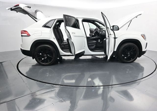 Used 2024 Volkswagen Atlas Cross Sport SE AWD/4WD image 37