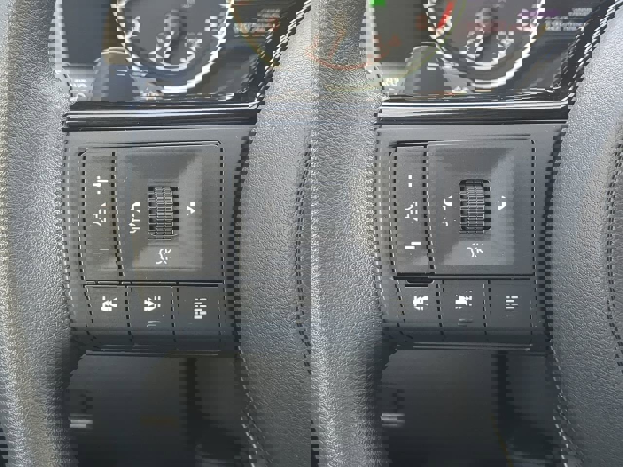 Used 2023 Nissan Rogue SV image 21