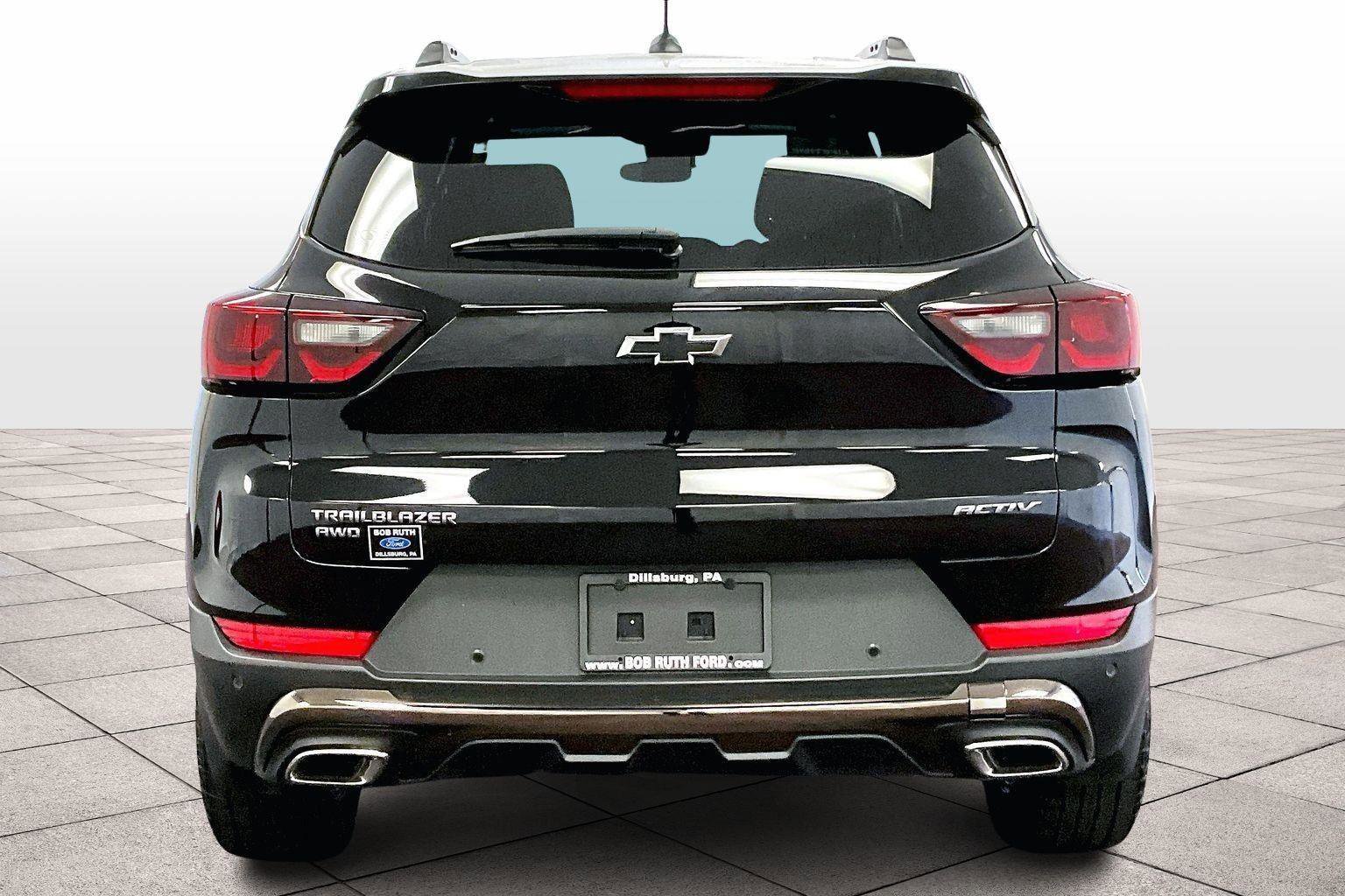 Used 2025 Chevrolet TrailBlazer ACTIV w/ Driver Confidence Package image 2