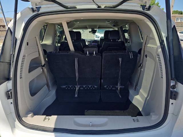 Used 2024 Chrysler Pacifica Touring-L FWD image 12