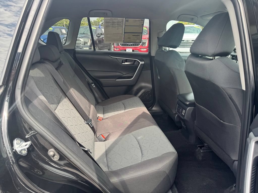 Used 2025 Toyota RAV4 XLE AWD/4WD image 19