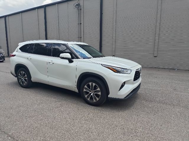 Used 2022 Toyota Highlander XLE
