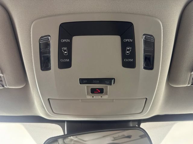 Used 2024 Toyota Sienna LE AWD/4WD image 15