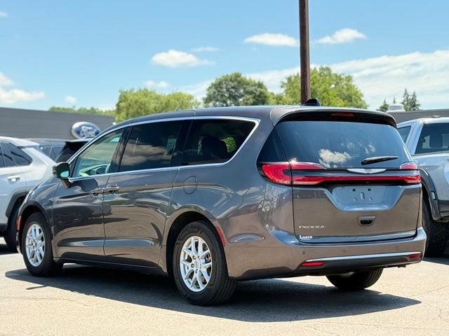 Used 2023 Chrysler Pacifica Touring-L FWD image 41