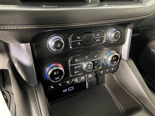 Used 2023 GMC Yukon SLT w/ SLT Luxury Package image 16