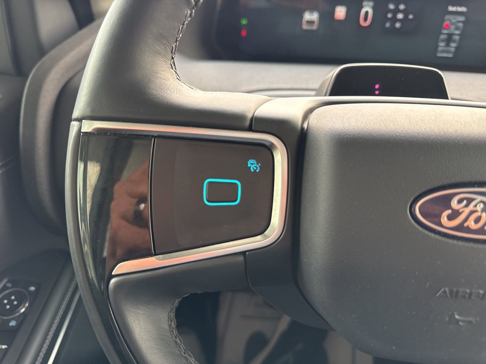 Certified 2025 Ford Expedition Platinum w/ Driver's Package image 31