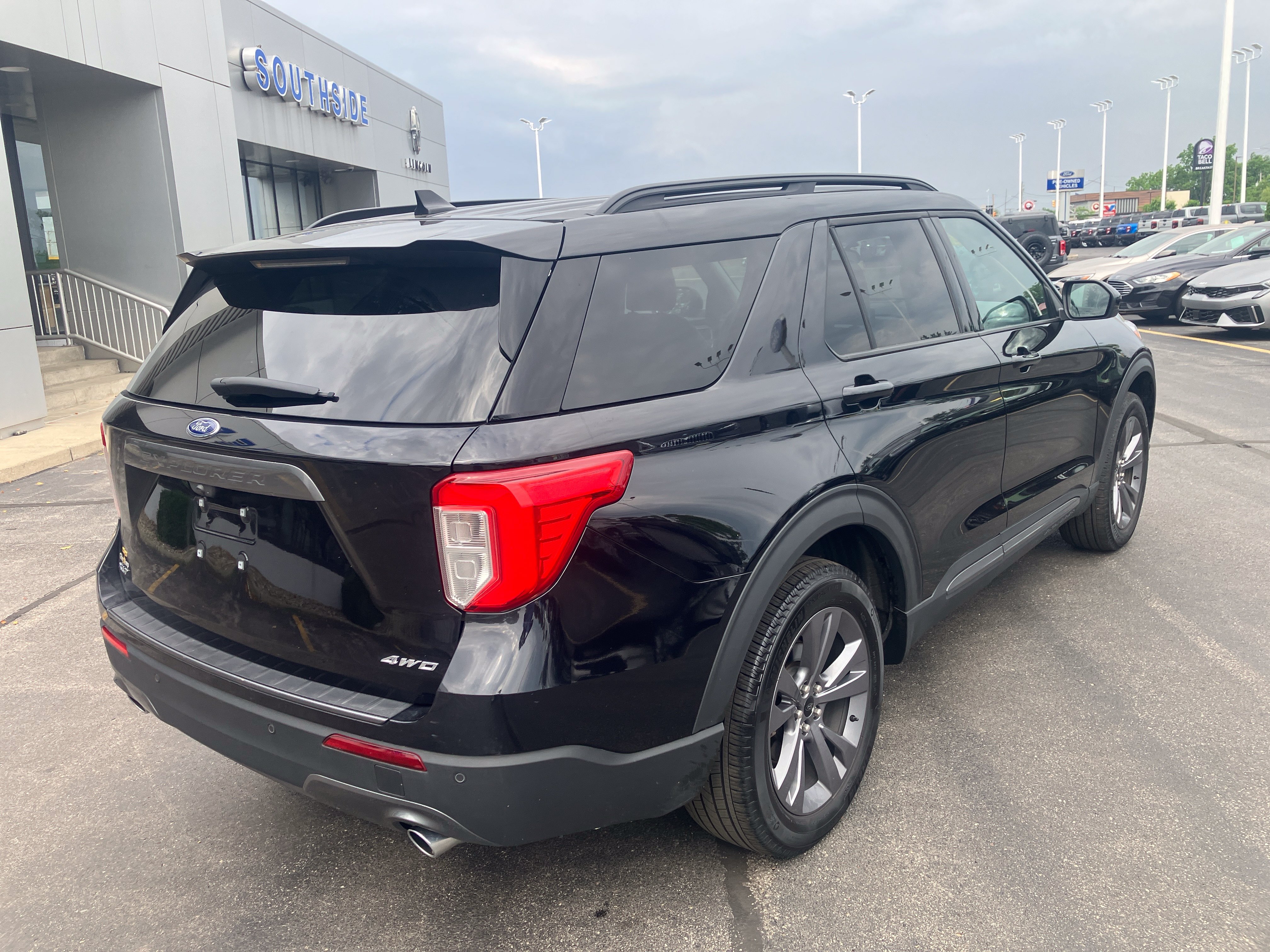 Certified 2024 Ford Explorer XLT w/ Equipment Group 202A AWD/4WD image 7