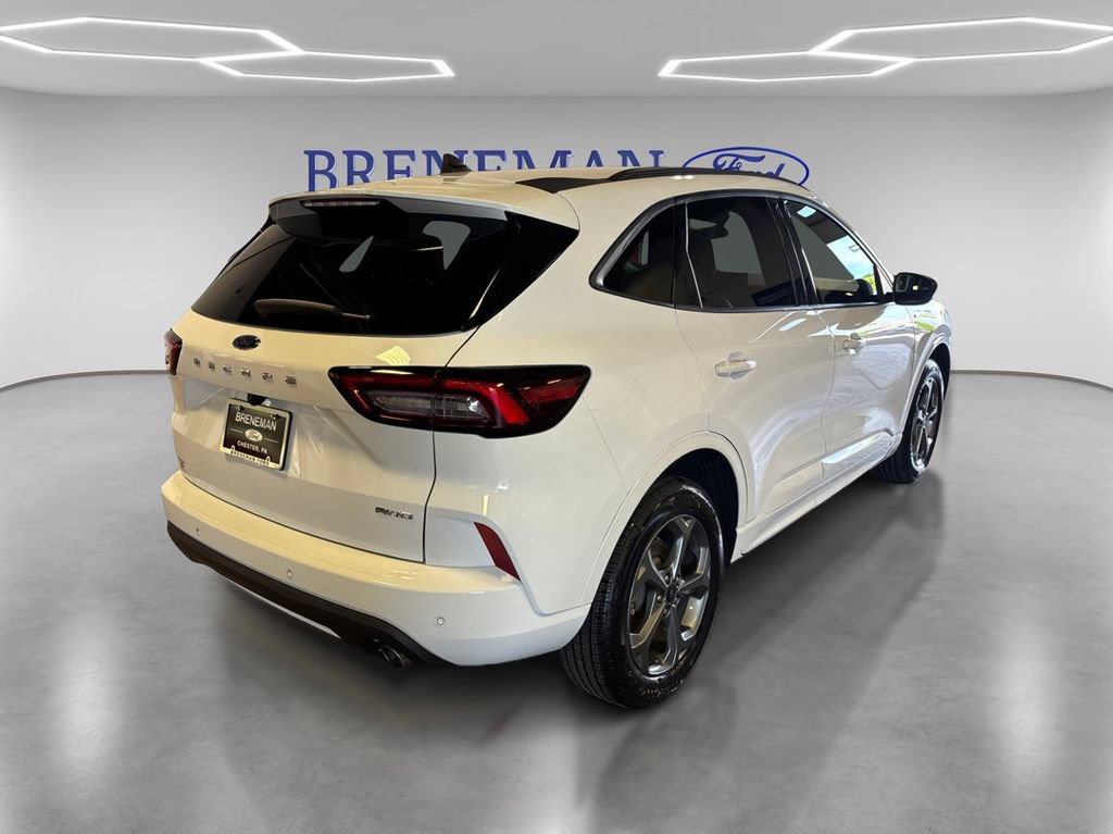Certified 2023 Ford Escape ST-Line w/ Tech Pack #1 AWD/4WD image 6