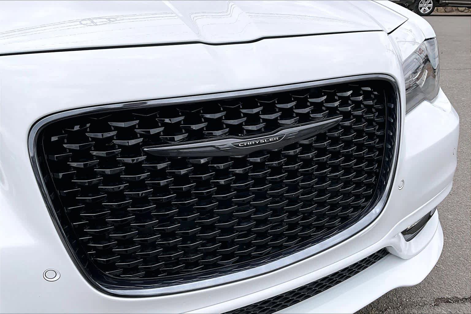 Used 2023 Chrysler 300 Touring L w/ Comfort Group RWD image 28