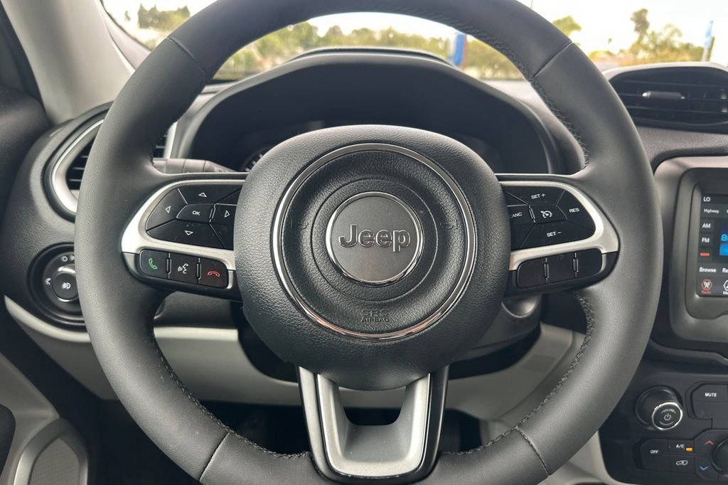 Used 2021 Jeep Renegade Latitude AWD/4WD image 26