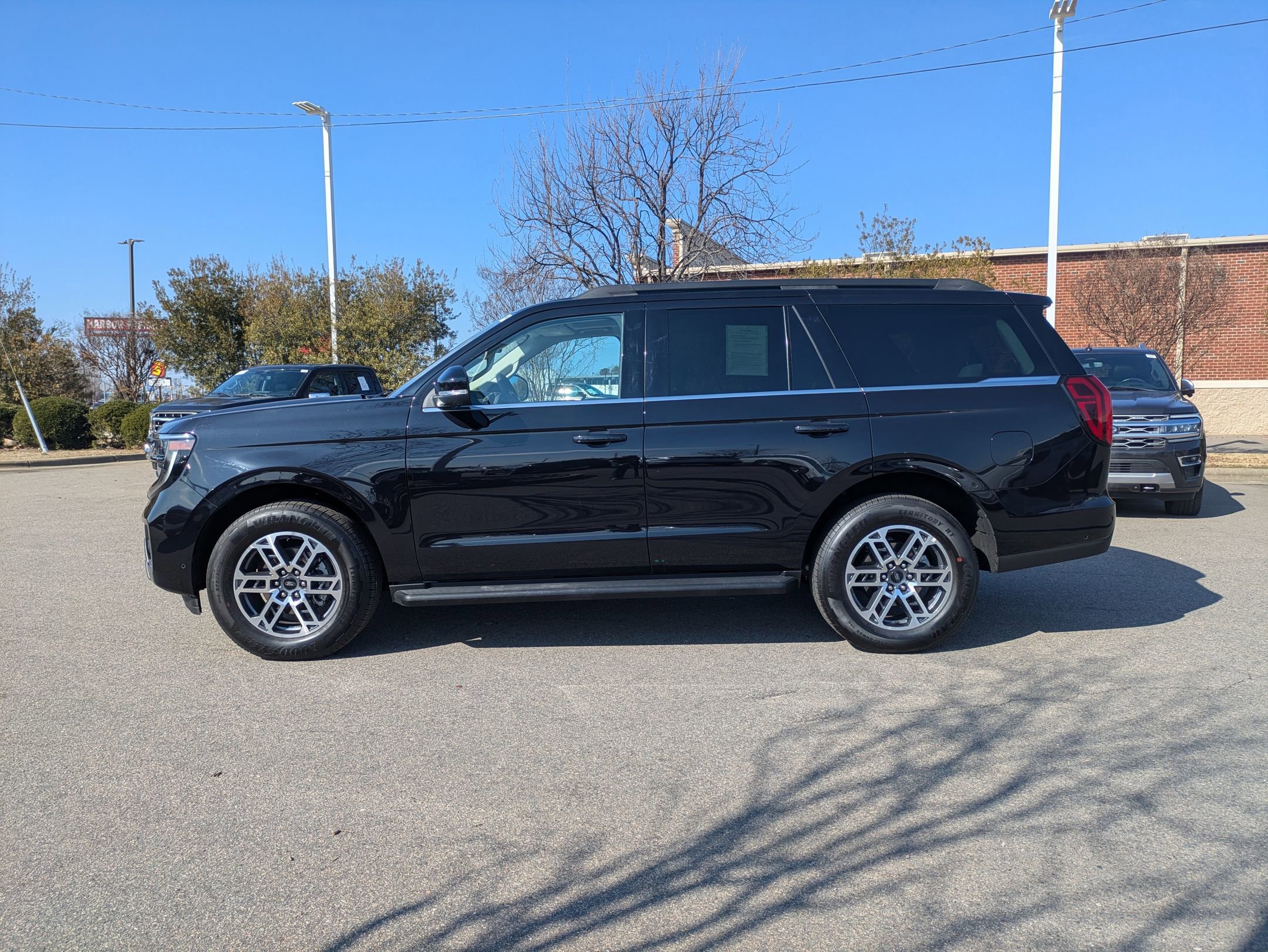 Certified 2025 Ford Expedition Active image 2