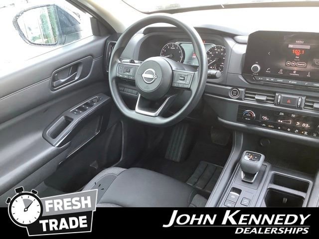 Used 2023 Nissan Pathfinder S image 17